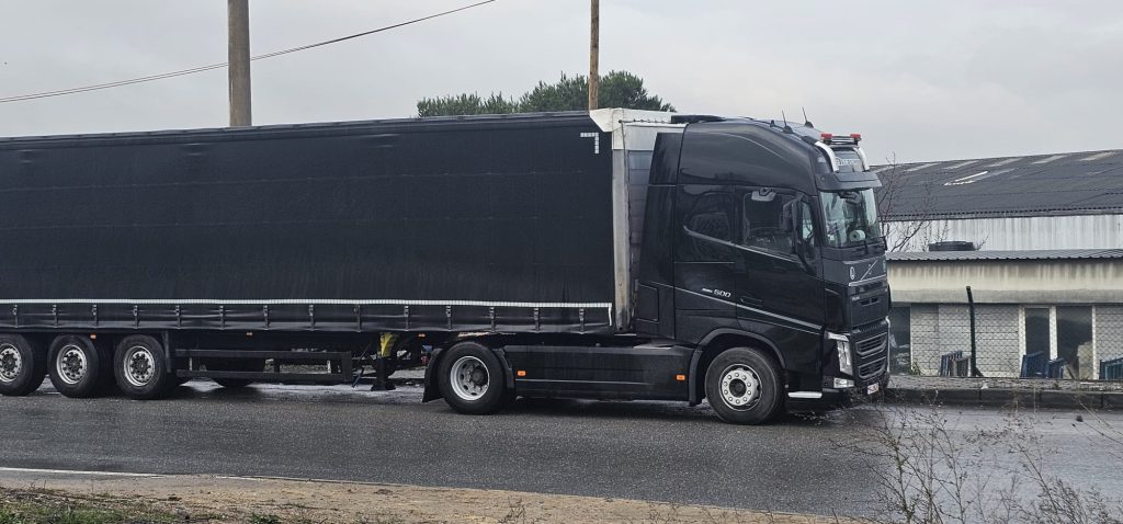 Ankara'daki geniş depolama ağımız ve deneyimli ekibimizle, her türlü yükünüzü güvenle taşıyoruz.